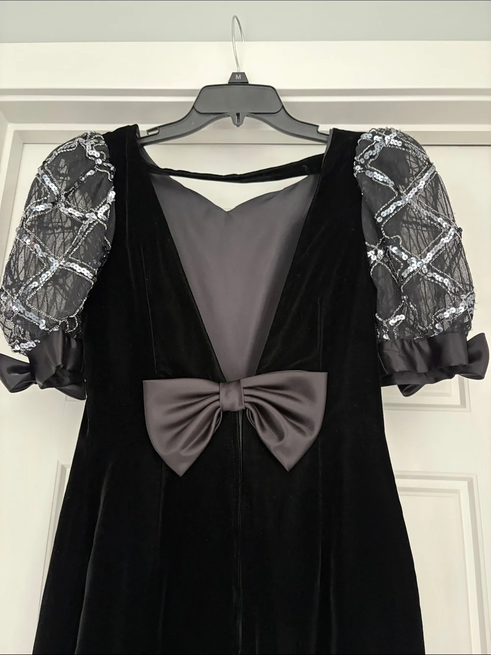Vintage Galleria Elegant Velvet Dress with Lined Mesh Fabric Sequin Sleeves  6. - Picture 8 of 9
